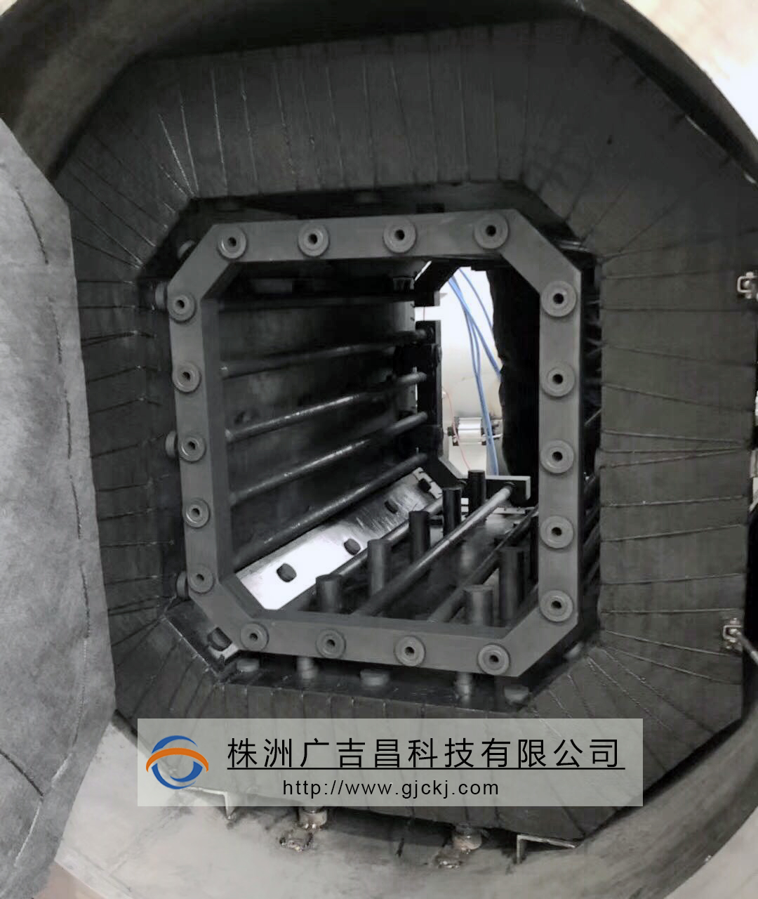 怎么清洗气氛保护炉炉膛呢？